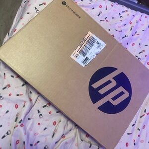 HP 14" Chromebook - Intel Processor - 4GB RAM - 64GB Flash Storage - Silver